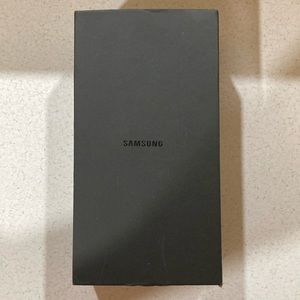 Samsung galaxy s7 edge. 32GB used with original box.